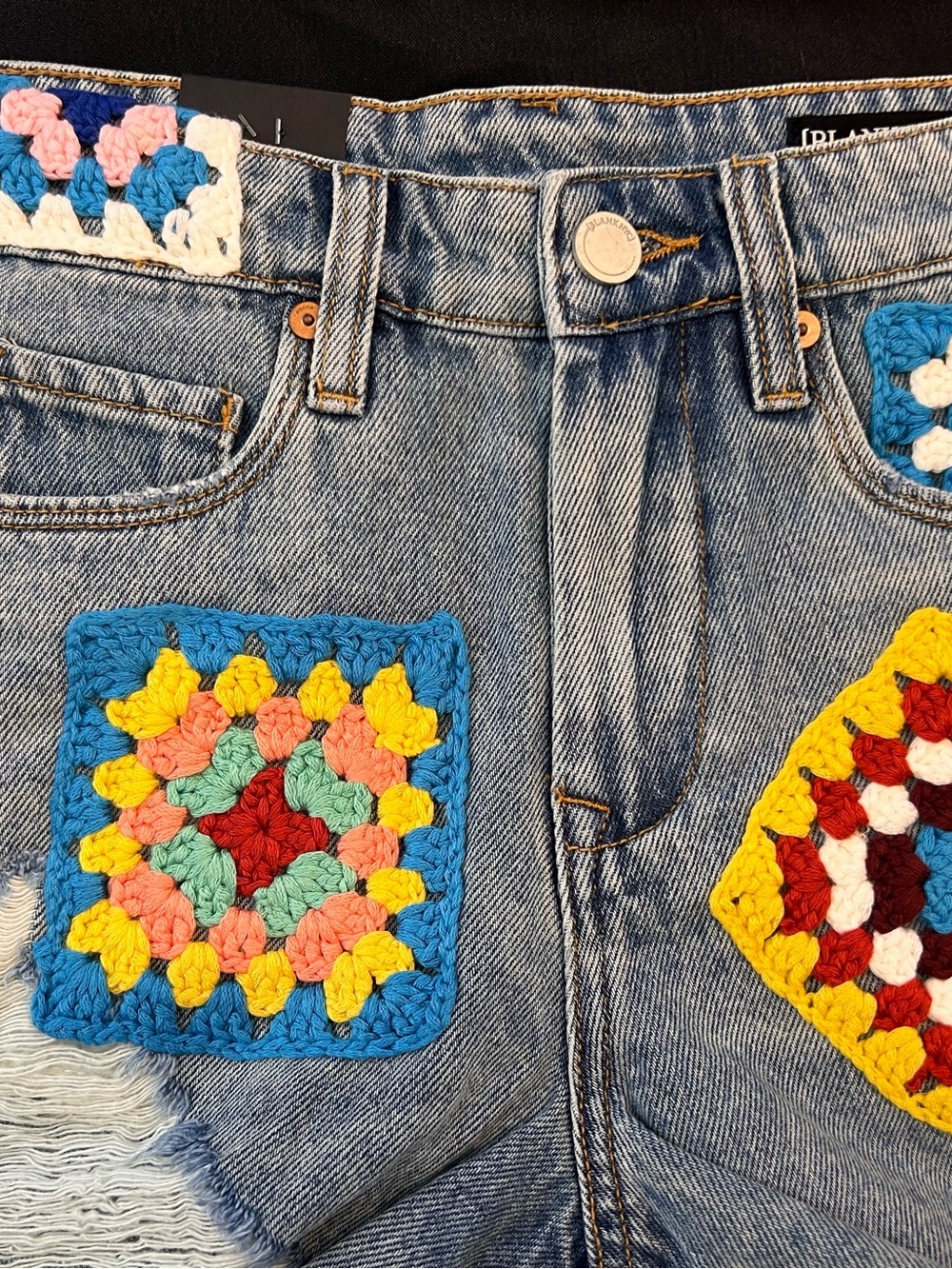 Blank NYC The Barrow Vintage High Rise Denim Shorts Crochet Patches size 25 NWT - Picture 8 of 10